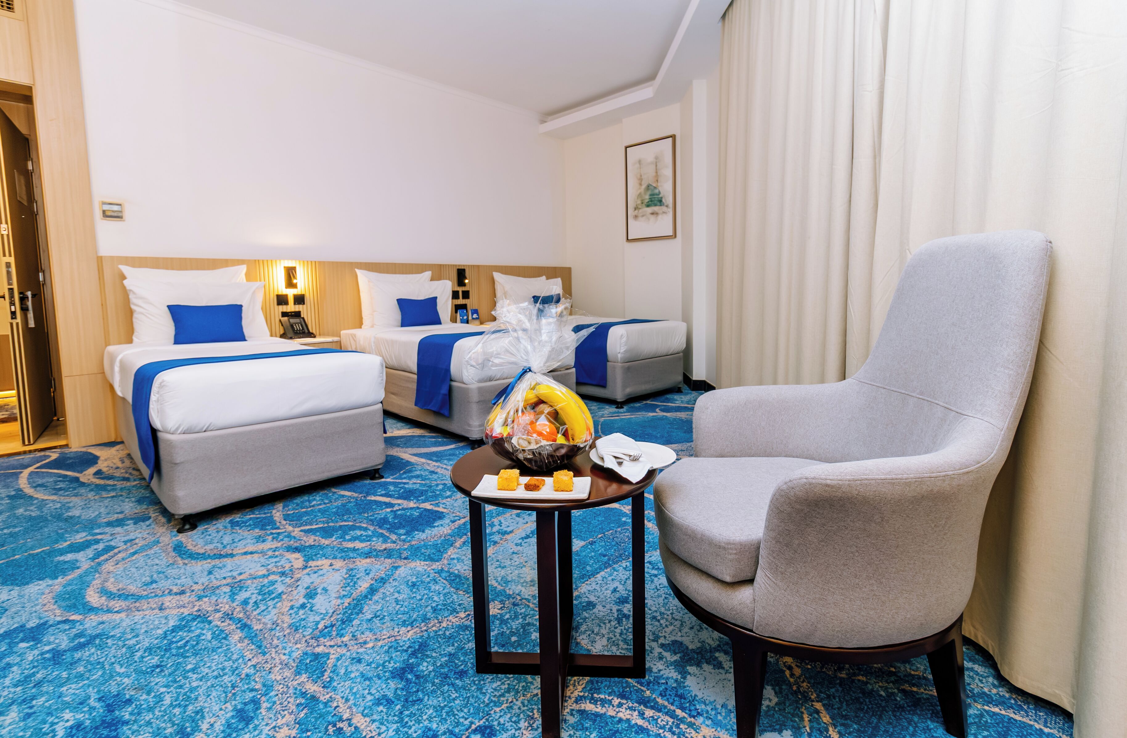 Tremannsrom – superior | Safe på rommet, individuelt dekorert, individuelt innredet og skrivebord