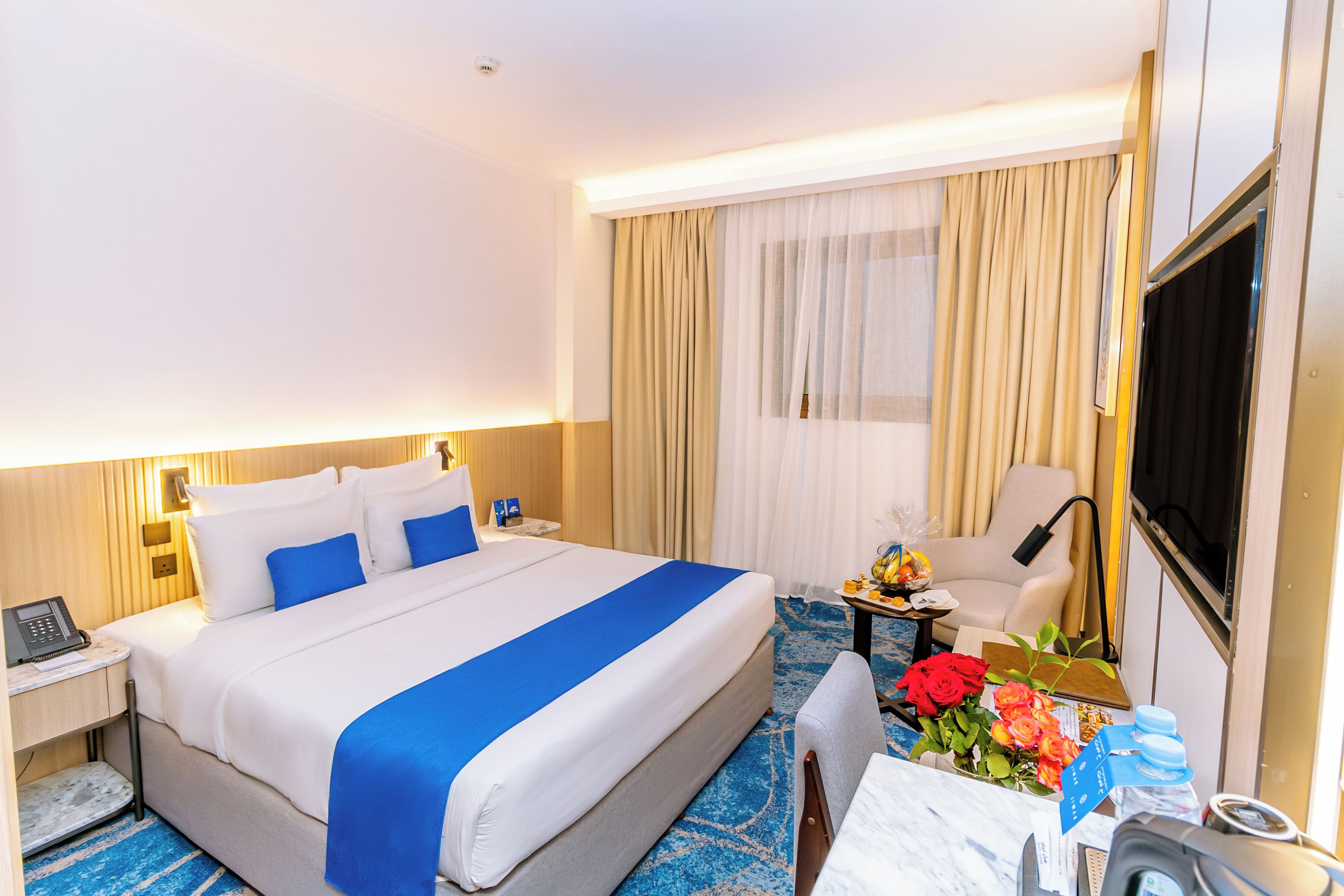 Dobbeltrom, 1 kingsize-seng | Safe på rommet, individuelt dekorert, individuelt innredet og skrivebord