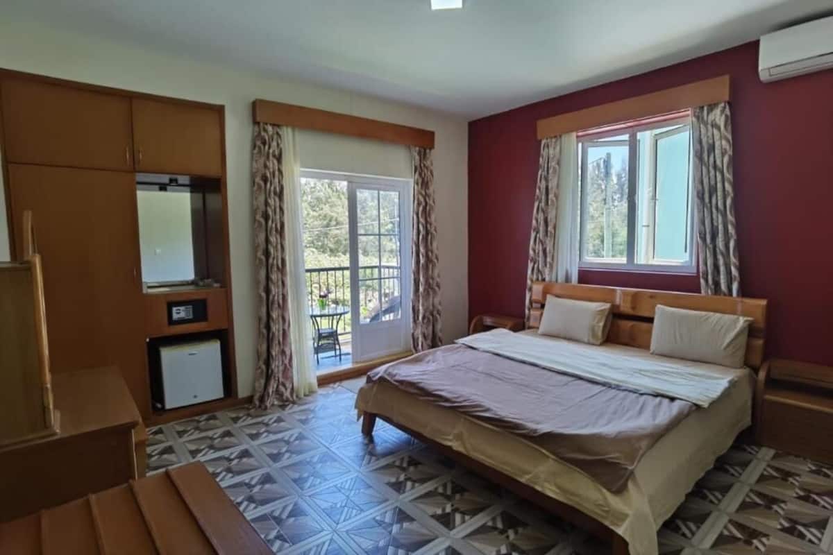 Deluxe Apartment, 4 Bedrooms | In-room safe, desk, blackout drapes, soundproofing