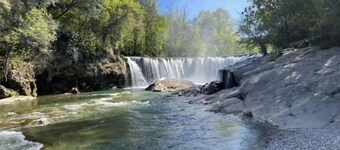 Maison Familiale Rénovée, au Bord de Lhérault. Grandes Pièces à Vivre