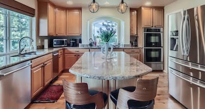 Denver Dream Retreat - Lake & Mountain Views, Golf Course, Spa + Game Amenities!