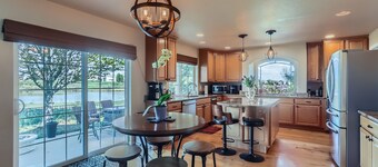 Denver Dream Retreat - Lake & Mountain Views, Golf Course, Spa + Game Amenities!