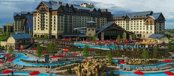 Denver Dream Retreat - Lake & Mountain Views, Golf Course, Spa + Game Amenities!