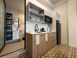 Fridge, microwave, stovetop, coffee/tea maker
