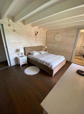 3 chambres, fer et planche à repasser, Wi-Fi gratuit, draps fournis