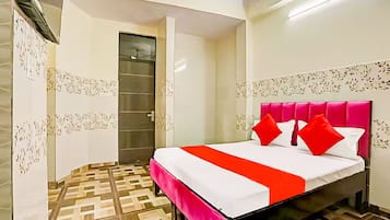 Habitación doble Deluxe, vista a la ciudad | Escritorio, insonorización y wifi gratis