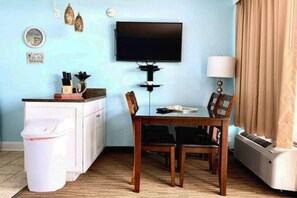 Interior - Cozy 1-bedroom condo in excellent Myrtle Beach with AC, fitness room, WiFi (Myrtle Beach)