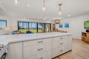 Interior - Maaleaa Surf C5 Oceanfront townhouse on miles of Sandy Beach (Kihei)