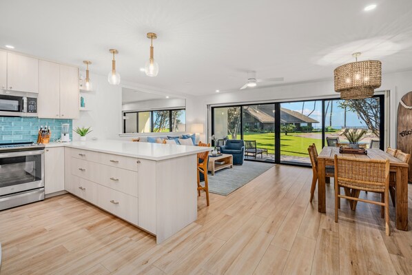 Interior - Maaleaa Surf C5 Oceanfront townhouse on miles of Sandy Beach (Kihei)