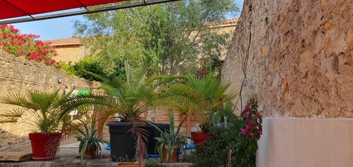 Maison avec espace extérieur. Petite piscine et barbecue