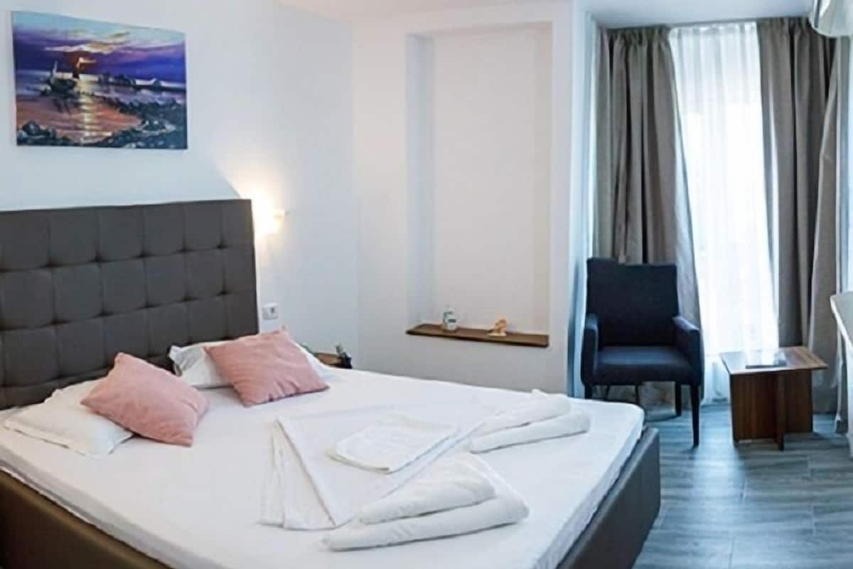 Superior-Doppelzimmer, 1 Queen-Bett, eingeschränkter Meerblick