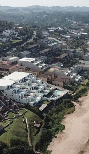 Exterior - 13 Skiathos - Beachfront Apartment - Shakas Rock/Ballito - NO LOADSHEDDING (Dolphin Coast)