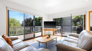 تلفزيون، مشغل دي في دي، كُتُب، مكتبة فيديو