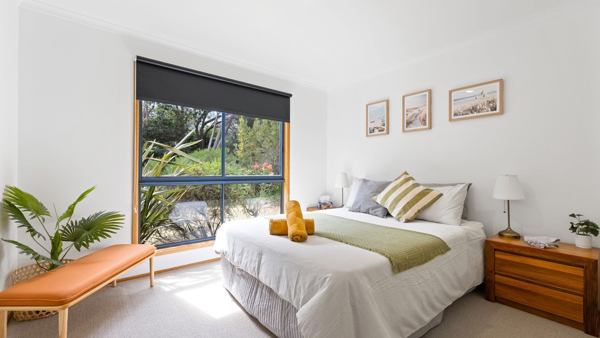 4 habitaciones, tabla de planchar con plancha, cuna de viaje y internet 