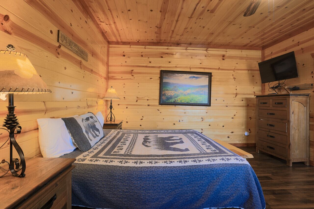6 bedrooms, iron/ironing board, free WiFi, bed sheets