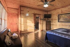 6 bedrooms, iron/ironing board, free WiFi, bed sheets