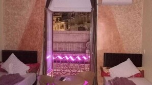 客房内保险箱、遮光窗帘、熨斗/熨衣板