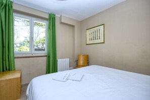 2 quartos, ferros/tábuas de passar roupa, Wi-Fi, roupa de cama