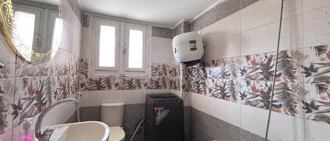 A bathroom with a sink, toilet, and bathtub.