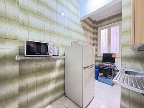 Réfrigérateur grande capacité avec congélateur, four à micro-ondes