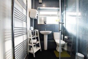 Hårtørrer, håndklæder, Sæbe, Toiletpapir