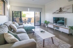 Apartment, Smoking | 2 bedrooms - ZEN Quest · ZEN Quest - 2bed/2bath Near Markets & Foreshore (Nightcliff)