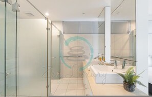 4 bedrooms - Zen By The Water: Darwin's Premier Family Retreat (Darwin)