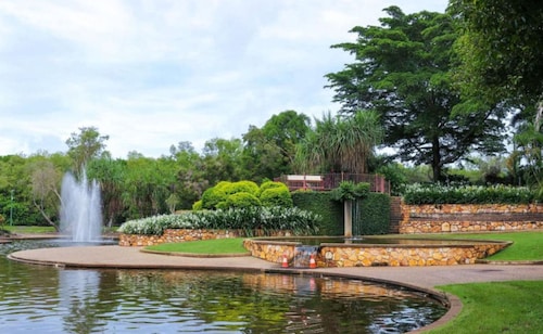 City Living Modern Outdoordining Private Yard