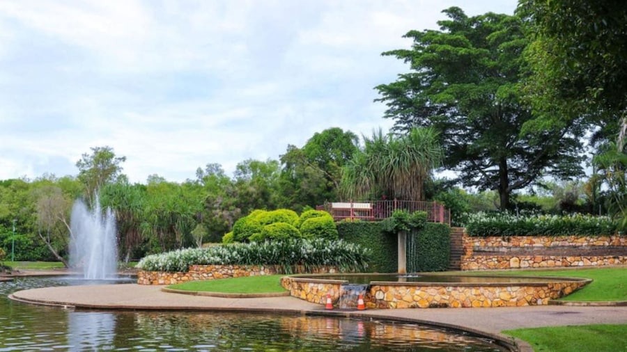 City Living Modern Outdoordining Private Yard