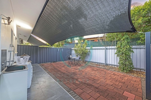 City Living Modern Outdoordining Private Yard - Darwin