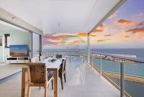 Apartment | 3 bedrooms - Penthouse Haven Lux Balcony Dining Sea View (Darwin)