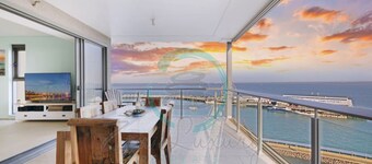 Penthouse Haven Lux Balcony Dining Sea View