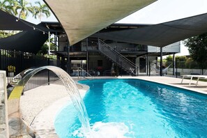 5 bedrooms - Rosewood Rustic Refuge Pool Outdoor Dining Backyard (Leanyer)
