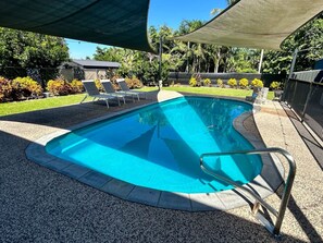 5 bedrooms - Rosewood Rustic Refuge Pool Outdoor Dining Backyard (Leanyer)