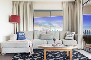 3 bedrooms - Coastal Elegance Sunset Pool Balcony Dining (Darwin)