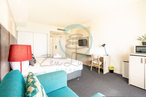 House | 1 bedroom - Hotel Suite Sunset View Pool Work Desk (Darwin)