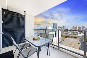 Apartment | 2 bedrooms, desk - Reef-side Splendor City Vistas Pool Workspace (Darwin)