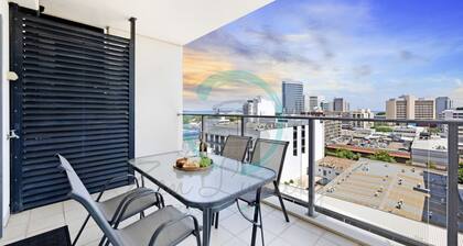 Reef-side Splendor City Vistas Pool Workspace