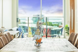 3 bedrooms - Zen Seabreeze Workdesk Balcony Dining Seaview (Darwin)