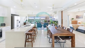 House, Accessible | 3 bedrooms - Zen Seabreeze Workdesk Balcony Dining Seaview (Darwin)