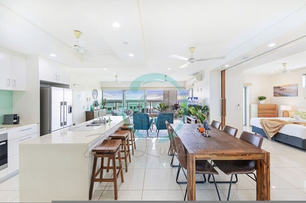 House, Accessible | 3 bedrooms - Zen Seabreeze Workdesk Balcony Dining Seaview (Darwin)