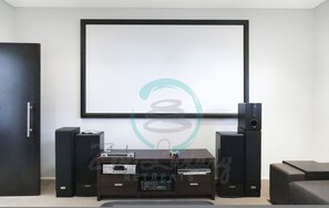 House, Smoking | 4 bedrooms, desk - Luxury Marina Mansion Pool Gym Bbq-office (Bayview)