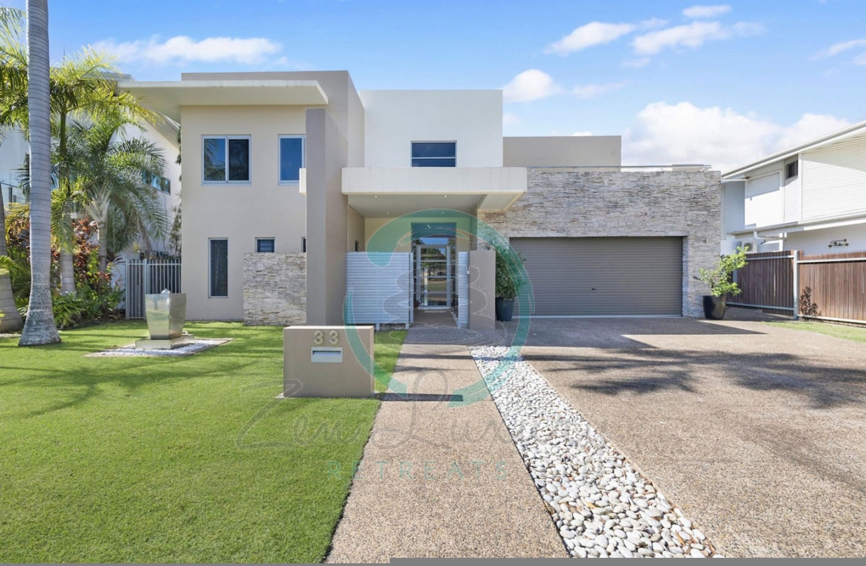 House | 4 bedrooms, desk