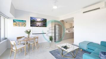 House | 1 bedroom, desk