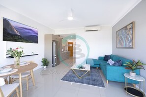 Apartment | 1 bedroom, desk - Zen Marina 1BR Bayview Private Balcony Modern (Larrakeyah)