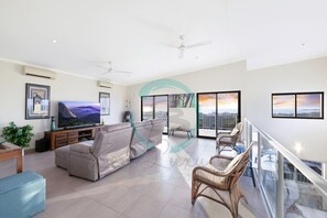 Apartment | 3 bedrooms - Pinnacle Penthouse Ambience Views Pool Gym (Darwin)