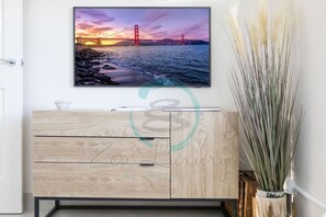 Apartment - Lux Beachfront PH Office Pool Skyline Views (Woolner)