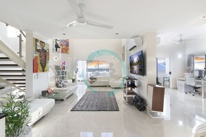 Apartment - Lux Beachfront PH Office Pool Skyline Views (Woolner)