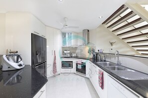 Apartment - Lux Beachfront PH Office Pool Skyline Views (Woolner)