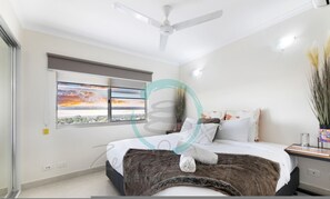 Apartment - Lux Beachfront PH Office Pool Skyline Views (Woolner)